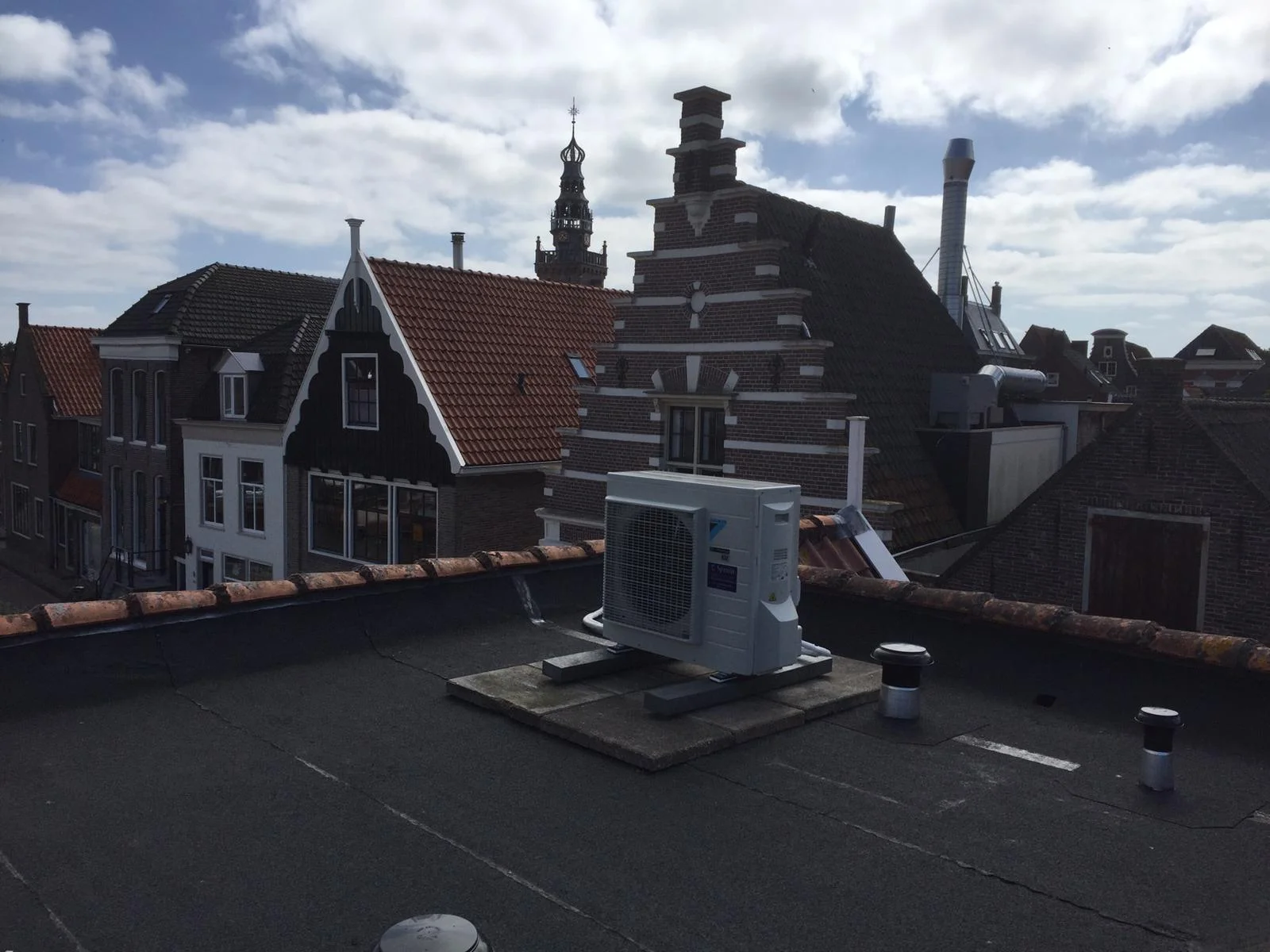 Spruijt Klimaat - snackbar Monnickendam airco spruijt klimaat daikin buiten unit
