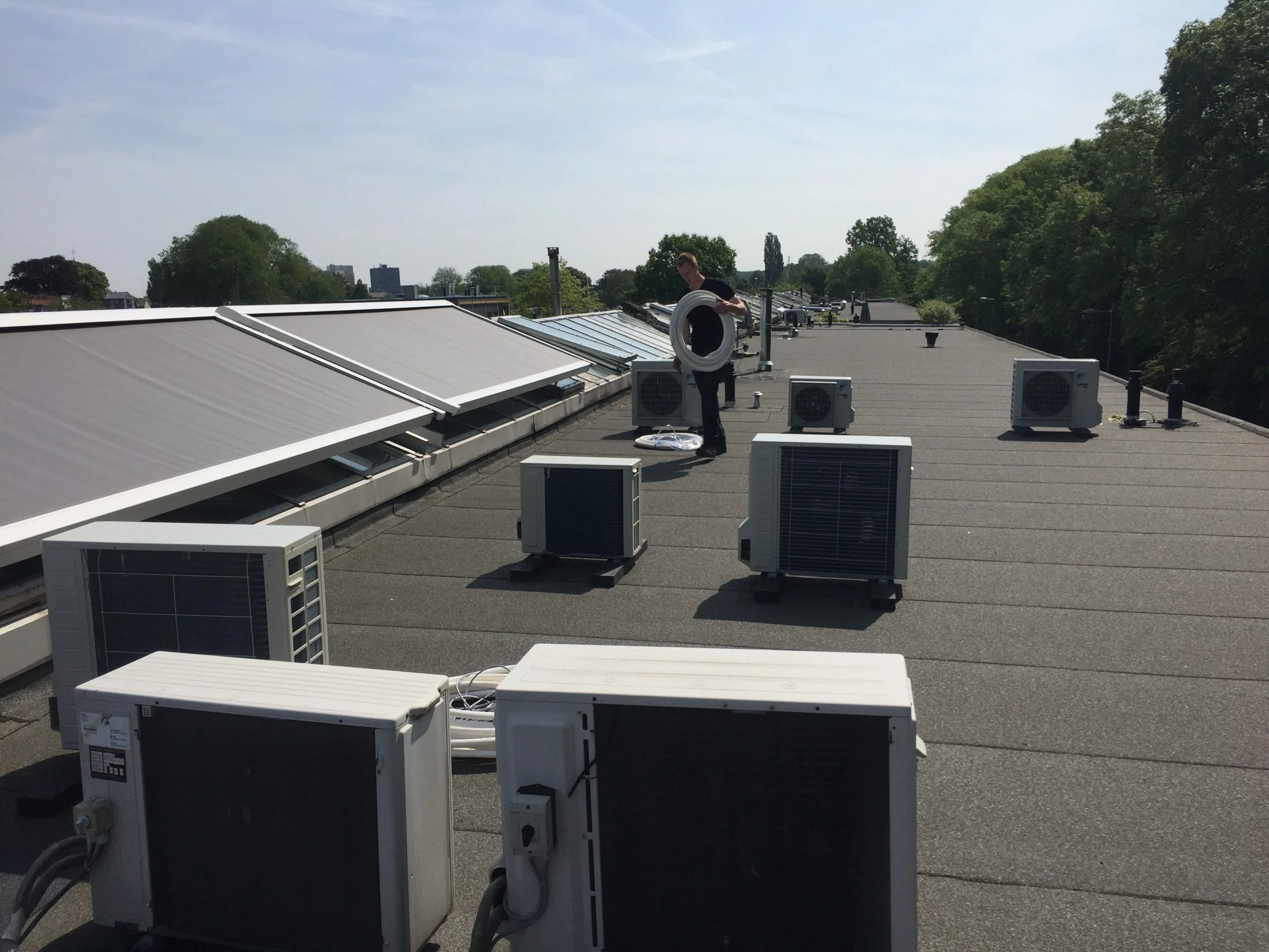 Hoogwerker Amsterdam airco VRV systeem Spruijt Klimaat Spruijt Klimaat - Hoogwerker Amsterdam airco VRV systeem Spruijt Klimaat dak