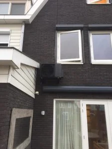 Spruijt Klimaat - Zwart gespoten airco buiten unit wognum Spruijt Klimaat