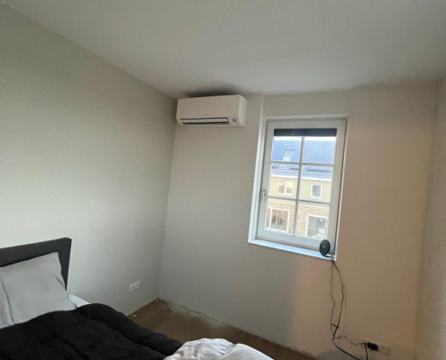 Installatie van een airco in Oosthuizen met onzichtbare leidingen Installatie van een airco in Oosthuizen met onzichtbare leidingen