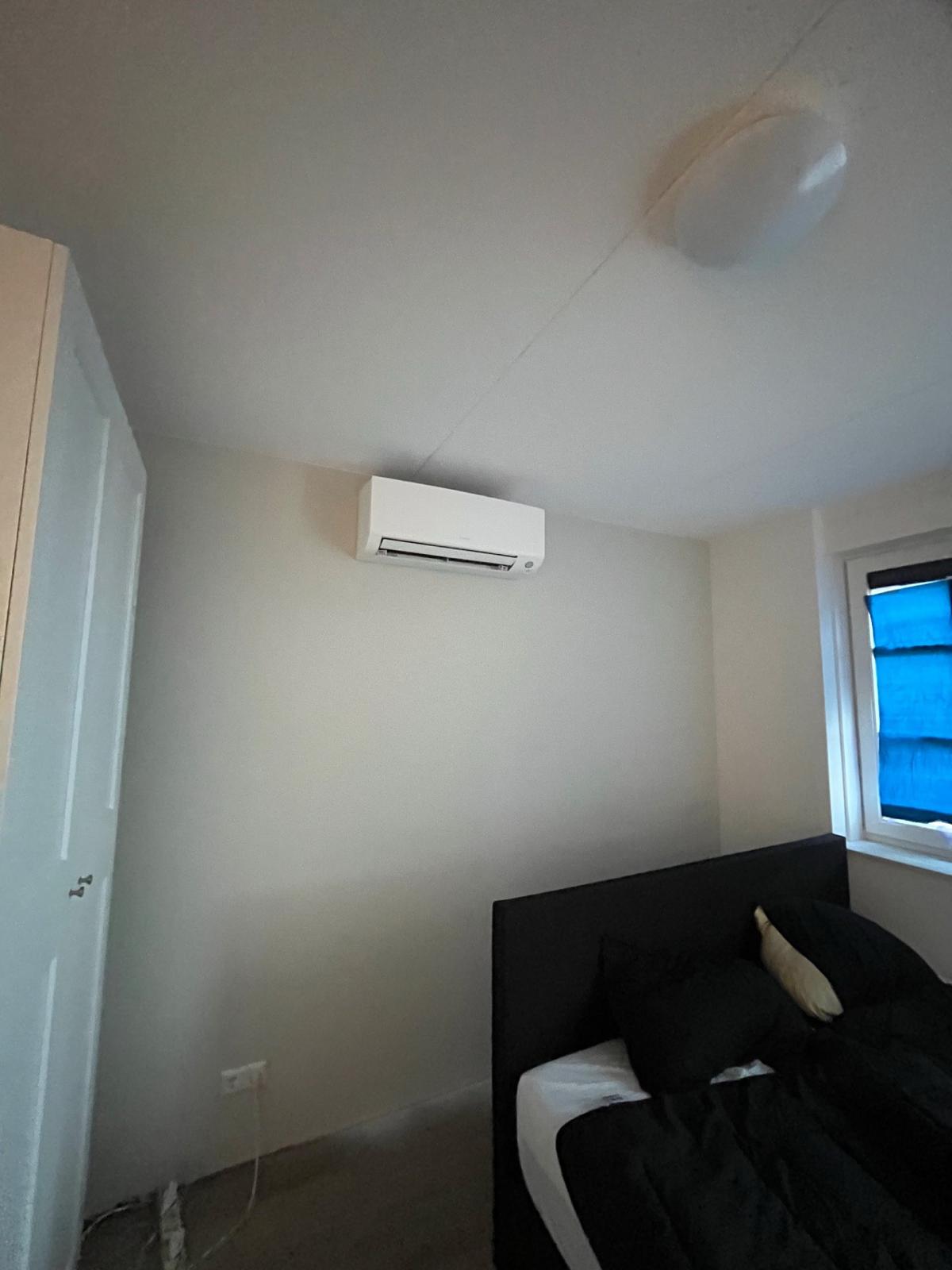 Installatie van een airco in Oosthuizen met onzichtbare leidingen Installatie van een airco in Oosthuizen met onzichtbare leidingen