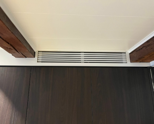 Ingebouwde airco en vloermodel in gerenoveerde woning Ingebouwde airco en vloermodel in gerenoveerde woning