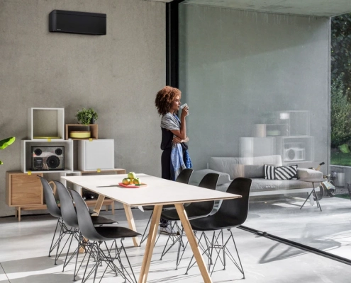 Daikin Stylish Airco wandmodel in het zwart in woning